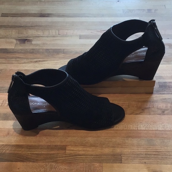 Donald J Pliner Jace Black Suede Open Toe Wedge Heels. - Picture 1 of 8